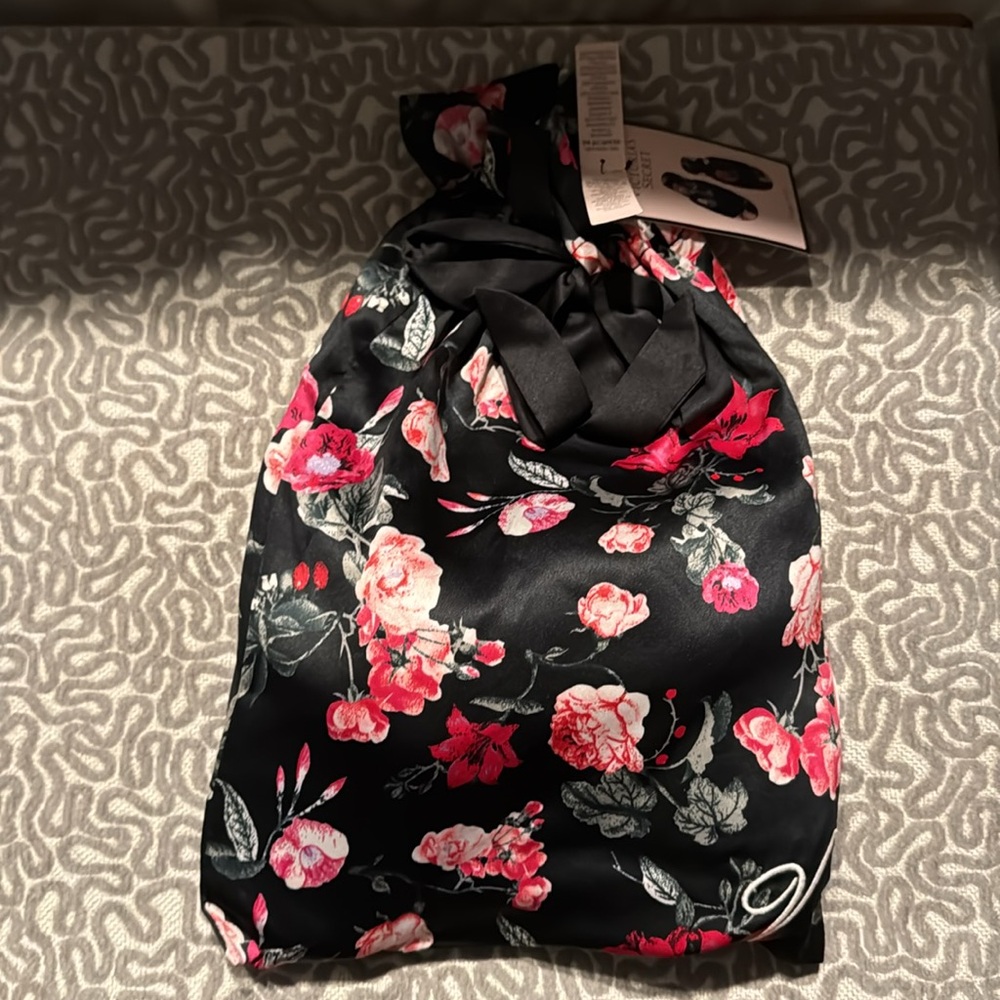 New never worn Victoria’s Secret slippers!